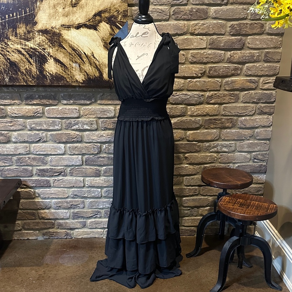 🌷🌷NEW Black Maxi Dress with Smocked Waist-S